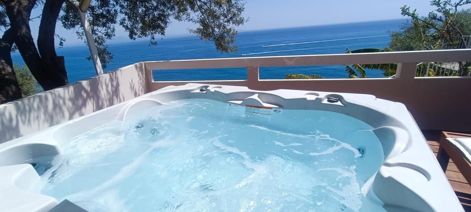 Deluxe Double Room Bath